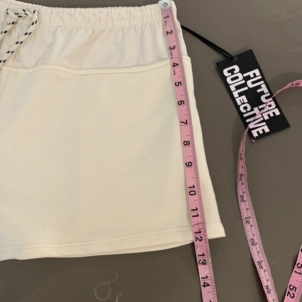 Future Collective Womens Shorts NEW L Off White Cream Pull On‎ Knit - Picture 15 of 16